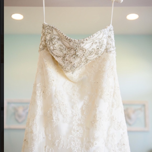 Wedding gown - Picture 3 of 4